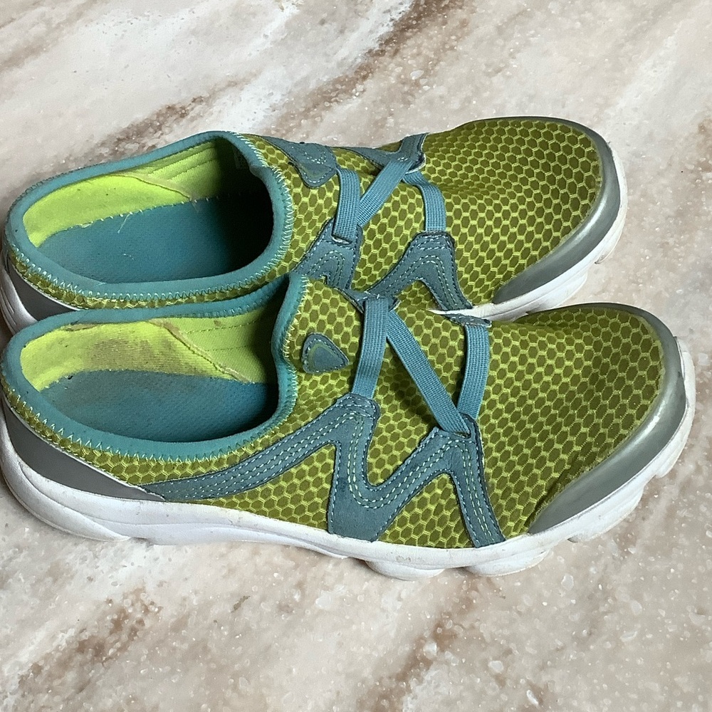 😍Easy Spirit Green and Blue Sneakers😍